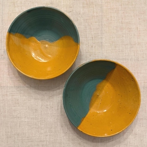 Juego de 2 cuencos de cerámica hechos a mano: Esmalte color mostaza turquesa, decoración de cocina costera