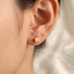 Square Stud Earrings Gold Minimalist Cube Earrings Dainty Geometric Jewelry Gift for Her