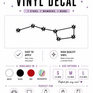 Op de afbeelding: Een vinyl sticker met de tekst "BTS INSPIRED VINYL DECAL" en een sterrenbeeld ontwerp. Verkrijgbaar in wit, zwart, rood en holografisch. Maten: S (7.6-10.2 cm), M (12.7-15.2 cm), en L (20.3-25.4 cm).