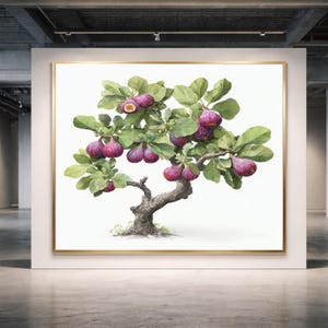 Può includere: Stampa artistica incorniciata di un albero di fico con fichi viola maturi e foglie verdi. L'opera d'arte, con cornice dorata, è presentata su sfondo bianco. Esposta in una galleria moderna.
