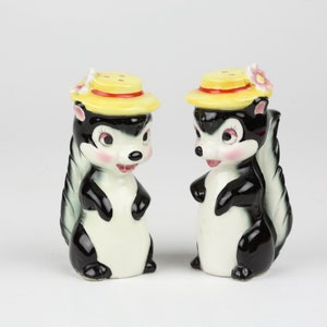Norcrest Sisters Skunks in Hats, Anthropomorphic Salt and Pepper Shakers Made in Japan