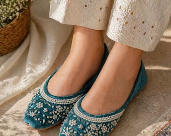 Khussa ballerine color verde acqua decorate con perle / Jutti pakistane fatte a mano / Scarpe da sposa / Calzature etniche da donna / Khussa tradizionali