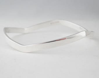 Stunning Handmade Wavy Curved Solid Sterling 925 Silver Personalised Bangle