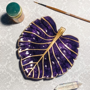 Palm Leaf Trinket Dish in Gothic Amethyst, Gothic Jewelry Holder & Key Bowl, Dark Aesthetic, Unique Wedding Gift, Macabre Home Decor