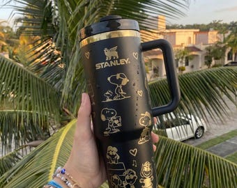 Zwartgouden Snoopy Stanley-beker 40oz, pinda's gegraveerde Stanley Cup, leuke reismok met handvat, cadeau voor haar