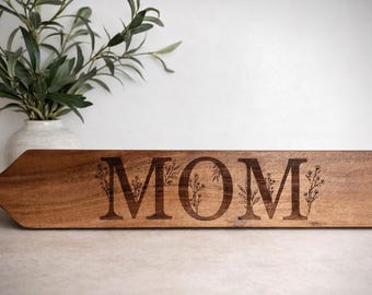 Personalized Serving board w/handle, Mother’s Day Gift for Mom, Charcuterie Board Tray, Engraved Wooden Serving Board, Kitchen Gift for Her