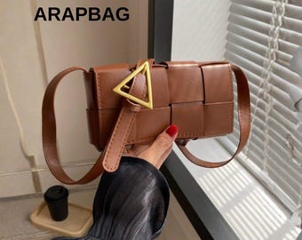 Sac à bandoulière marron en PU pour femme, fermeture magnétique, décoration en métal, sac à main polyvalent pour tous les jours