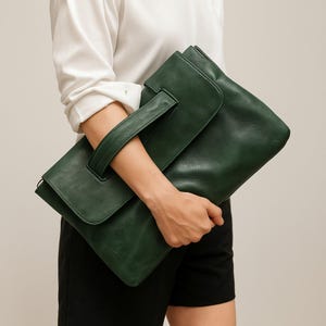 Elegant grön vintage stor läderkuvertväska