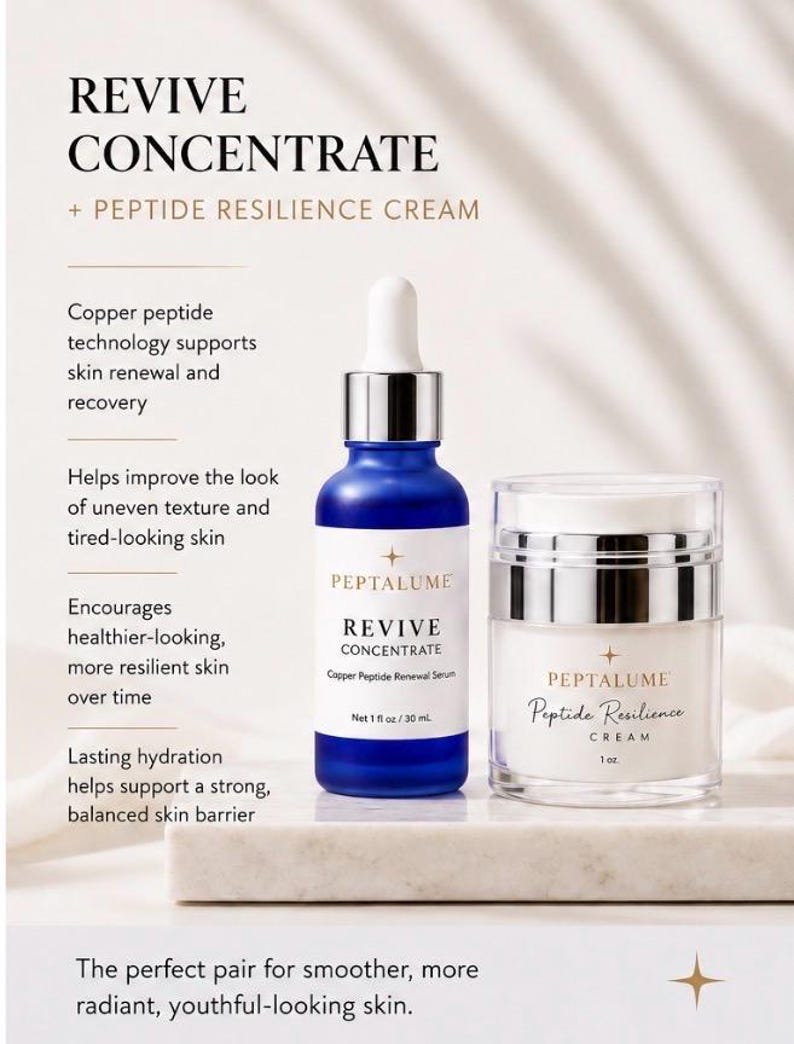 Puede incluir: Un frasco gotero de vidrio azul etiquetado Peptalume Revive Concentrate Copper Peptide Renewal Serum 30 ml y un frasco transparente etiquetado Peptalume Peptide Resilience Cream 30 g, ambos con etiquetas blancas, texto negro y detalles plateados.
