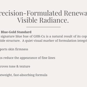 Pode incluir: Num fundo creme, o texto diz: "Precision-Formulated Renewal. Visible Radiance." Detalha "The Blue-Gold Standard" e benef&iacute;cios: apoia a firmeza da pele, reduz linhas finas, melhora o tom e textura, f&oacute;rmula leve.