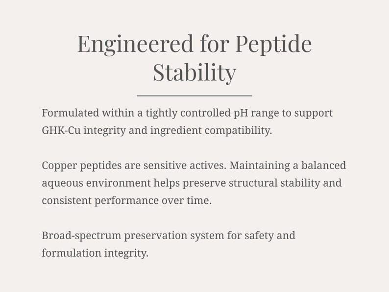 Pode incluir: Texto em fundo bege claro: "Engineered for Peptide Stability". Descreve a formula&ccedil;&atilde;o, destacando o controle do pH, a integridade GHK-Cu e a compatibilidade dos ingredientes para a estabilidade dos pept&iacute;deos.