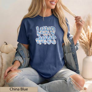Lake Days T-Shirt - Sommershirt mit gewellter Schrift