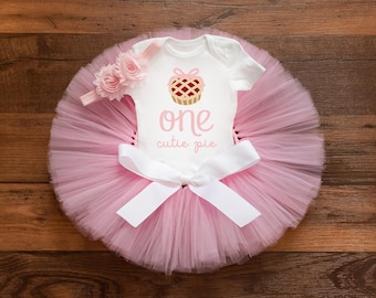 Un lindo atuendo de primer cumpleaños para niña 'Kristin' rosa dulce como un pastel