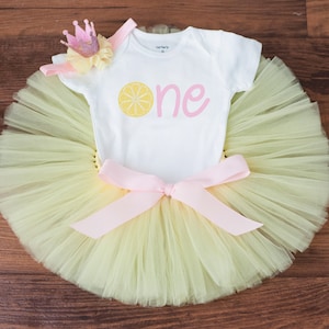 &quot;Zitrone Erster Geburtstag Outfit &quot;&quot;Goldie&quot;&quot; Pastell Zitrone 1st Birthday tutu Mädchen, Limonade Party Thema, Sommer Obst Kuchen zerschlagen Outfit.&quot;