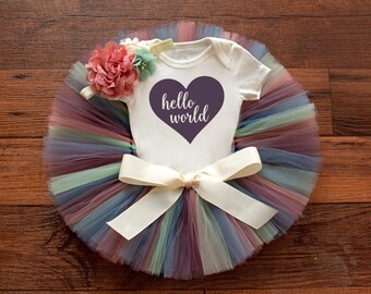 Conjunto para recién nacida para la salida del hospital: conjunto "Mae" en tonos pastel suaves para bebé niña.