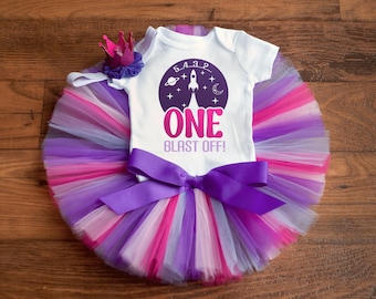 Conjunto de cumpleaños "Despegando" con temática espacial: tutú, body y diadema para el primer cumpleaños.