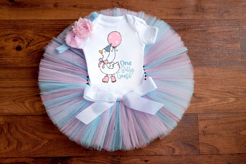 "Eine Alberne Gans Erster Geburtstag Mädchen Outfit ""Zuckerwatte"" rosa und blau." Bild 1