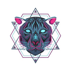 Può includere: Illustrazione stilizzata della testa di una pantera con accenti turchese e rosa. La pantera è circondata da forme geometriche, tra cui una stella a sei punte e triangoli, il tutto su sfondo bianco. Gli occhi della pantera sono di un turchese brillante.