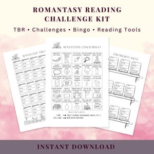 Könnte beinhalten: Ein schwarz-weißes Lese-Challenge-Kit mit dem Text "Romantasy Reading Challenge Kit". Das Kit enthält TBR, Challenges, Bingo und Lesewerkzeuge. Das Bild zeigt ein TBR-Regal, eine Bingo-Karte und einen Lesetracker.