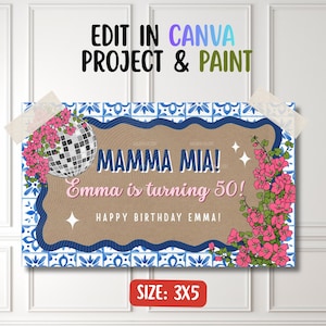 Op de afbeelding: Een rechthoekig verjaardagsbord met een blauw-wit tegelpatroon als rand, roze bloemen en een discobal. De tekst luidt: EDIT IN CANVA PROJECT & PAINT, MAMMA MIA! Emma is turning 50!, HAPPY BIRTHDAY EMMA!. Een rood label geeft SIZE: 3X5 aan.