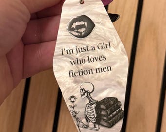 Llavero del Club de Hombres Ficticios / Regalo para lectores de romance oscuro / Llavero acrílico para amantes de los libros