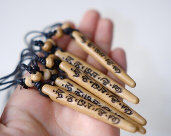 Collana in osso di Yak, collana Om Mani, collana con ciondolo in osso