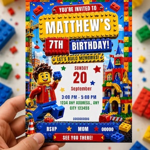 Puede incluir: Una colorida invitación de cumpleaños con temática de Lego. La invitación dice "¡7º Cumpleaños de Matthew!" e incluye la fecha, la hora y el lugar. El diseño presenta ladrillos de Lego, una figura de Lego y un castillo.
