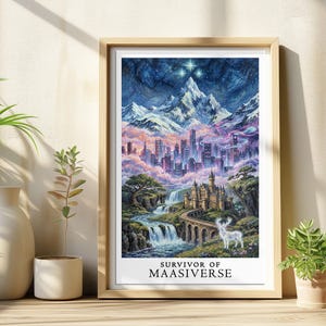 Puede incluir: Una lámina artística enmarcada que muestra un paisaje fantástico con una ciudad brillante, montañas nevadas, un castillo, una cascada y un ciervo blanco. El texto "SURVIVOR OF MAASIVERSE" está impreso en negro en la parte inferior del borde.
