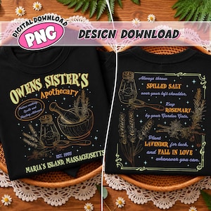 以下が含まれることがあります： Owens Sister's Apothecaryのグラフィックデザインが施された黒いTシャツ。前面には乳鉢と乳棒、ハーブ、テキストが描かれています。背面には塩入れ、ローズマリー、ラベンダー、そして「Always throw SPILLED SALT over your left shoulder, Keep ROSEMARY by your Garden Gate, Plant LAVENDER for luck, and FALL IN LOVE whenever you can.」というテキストが含まれています。