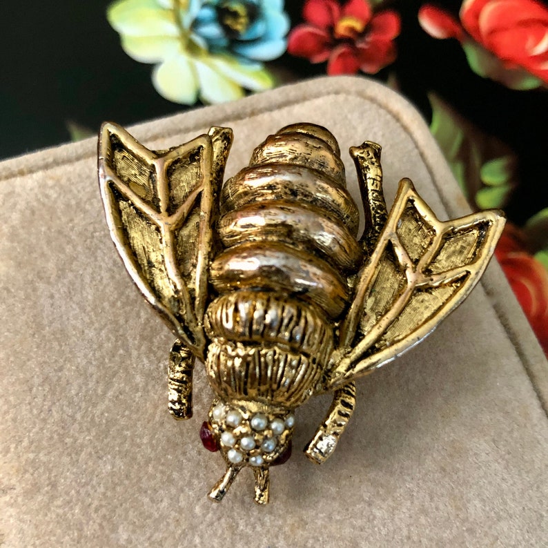 Vintage Bee Pin Large Size Gold Tone with Tiny Pearls Rhinestone Eyes Big Bug Brooch Figural Fly or Insect Brooch