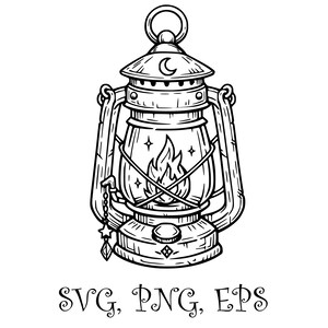 Könnte beinhalten: Schwarz-Weiß-Illustration einer Vintage-Laterne mit einer Flamme im Inneren. Die Laterne hat einen Griff, ein Monddesign und einen dekorativen Anhänger. Der Text "SVG, PNG, EPS" befindet sich unten.