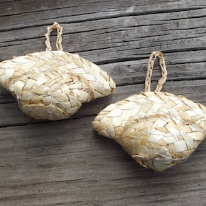 Vintage Woven Straw Doll handbag / Doll Making / purse / repurposed / Doll Supply / Craft supplies / altered art / DIY / fashion doll size