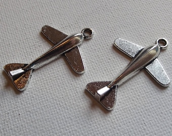 2 Vintage silver tone Airplane charms / Mixed media / Jewelry supplies / Aviation / jewelry findings / altered art / assemblage / DIY