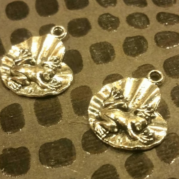 2 silver tone Frog on a Lilypad Charm / Frogs / amphibian / Jewelry Supply / altered art / mixed media supplies / assemblage / DIY / earring