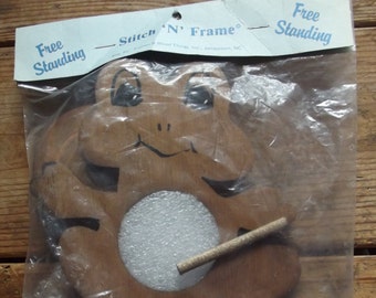VIntage Unfinished Wood Frog Stitch n Frame / Craft Supply / Mixed Media Supplies / craft kit / needlepoint / cross stitch / DIY