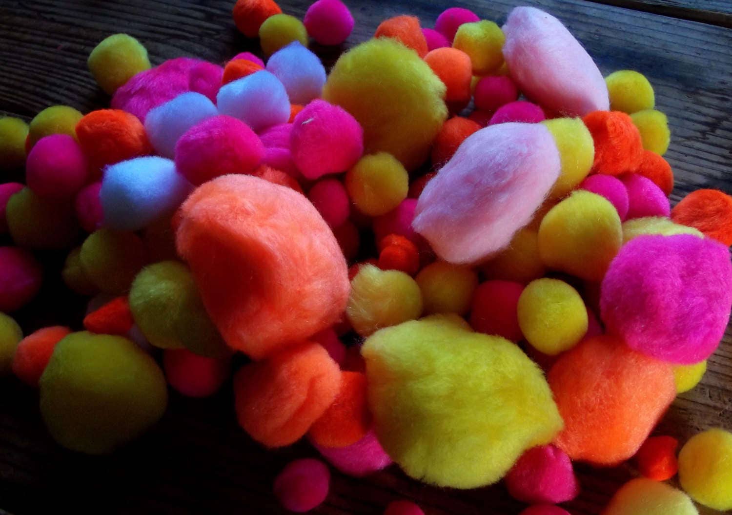 Pom Poms Crafts Bright Assorted Coloured Pompoms Pack of 100 or