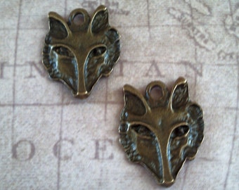 2 Gold tone Wolf Charms / Wildlife / Jewelry Supplies / Werewolf Pendant / craft supplies / mixed media / halloween / altered art / wolves