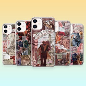 Puede incluir: Una colección de cinco fundas para teléfono con un diseño de collage. Las fundas presentan ilustraciones de parejas, zorros y fragmentos de texto. La paleta de colores incluye tonos de rosa, marrón y blanco, creando una estética romántica y caprichosa.