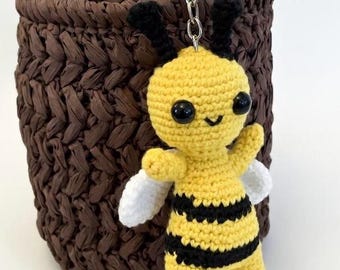 Chaveiro de abelha de crochê feito à mão – Chaveiro de abelha amigurumi – Listras amarelas e pretas