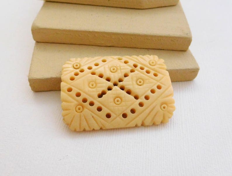 Antique Art Deco Carved Bovine Bone Cream Floral Brooch Pin VV7