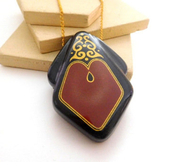 Vintage Black Jet Painted Pendant Necklace I8