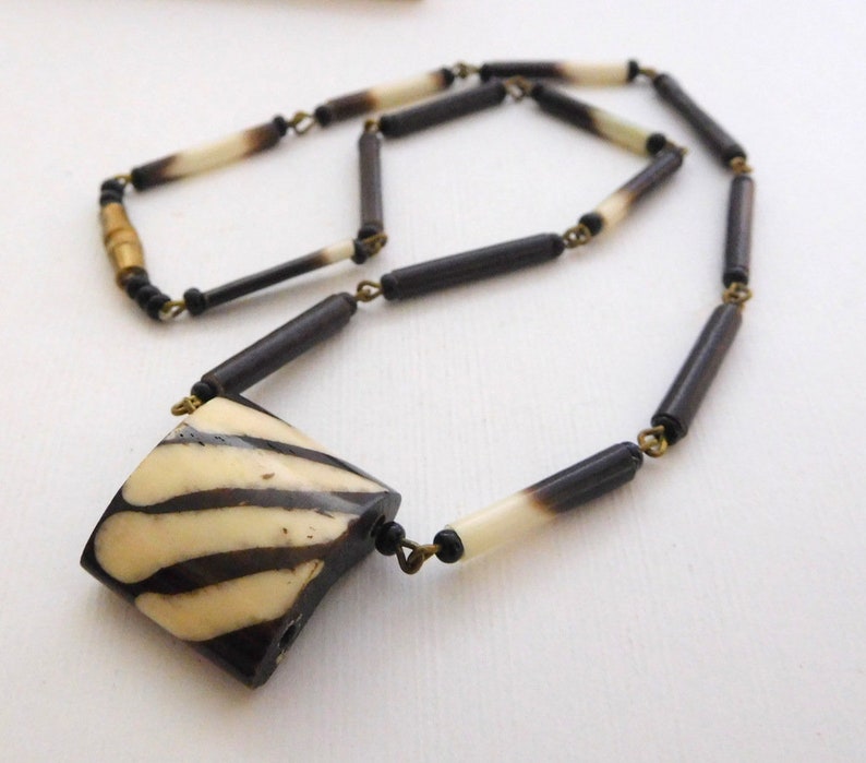 Vintage Tribal Brown White Horn Bead Pendant Choker Necklace I16