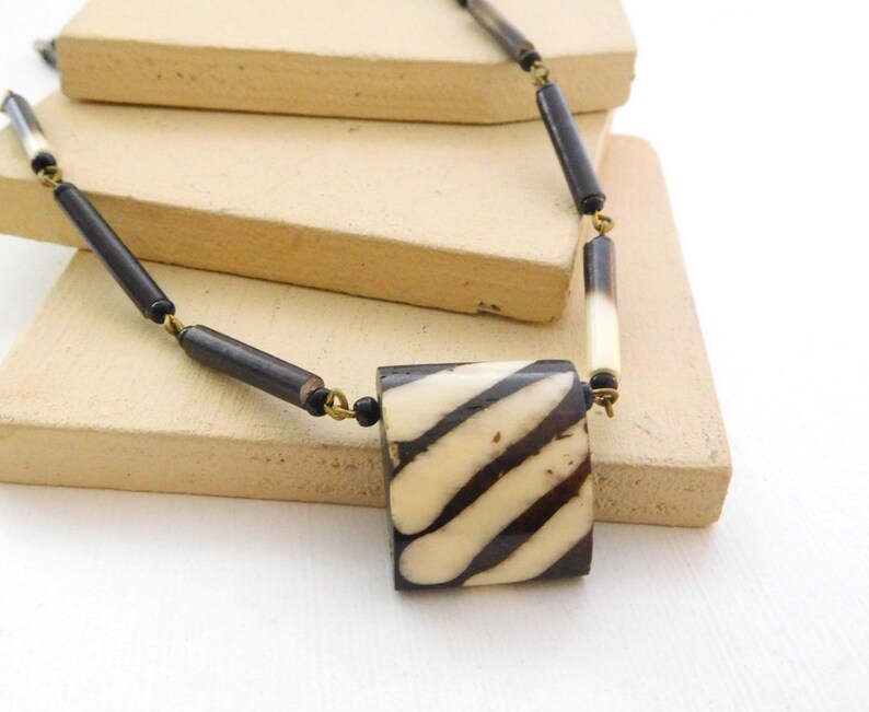Vintage Tribal Brown White Horn Bead Pendant Choker Necklace I16
