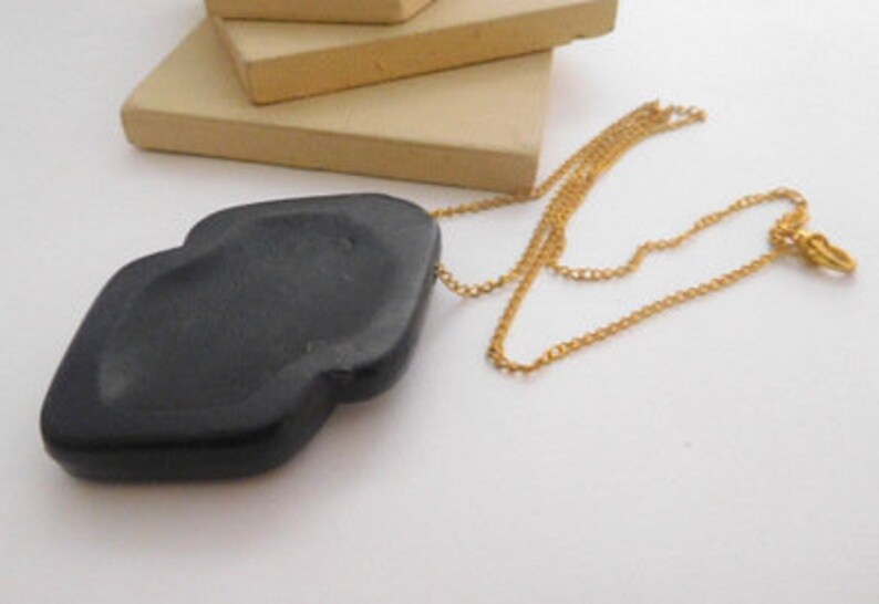 Vintage Black Jet Painted Pendant Necklace I8