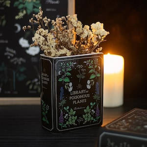 Könnte beinhalten: Ein Set aus drei Keramikbechern mit gesprenkelter, matter Oberfläche. Die Becher sind in Creme-, Hellgrau- und Dunkelgrautönen gehalten. Jeder Becher hat ein schlichtes, minimalistisches Design.