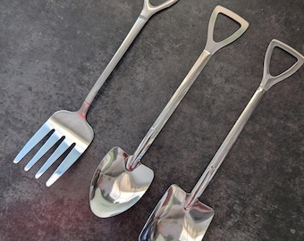 Gartenwerkzeug, Besteck-Set: Spaten, Schaufel, Löffel, Heugabel und Gabel – Metallutensilien