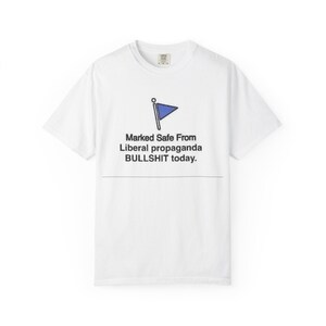Camiseta con mensaje "A salvo de la propaganda liberal" / Camiseta con mensaje político