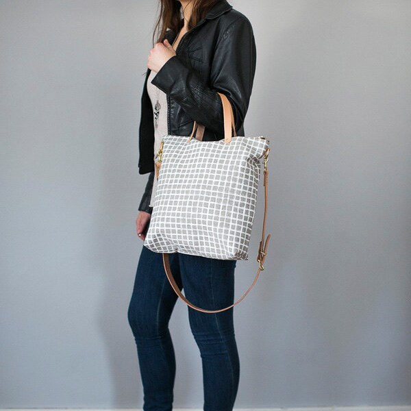 Crossbody Zip Tote - Screen printed linen