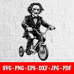 Könnte beinhalten: Schwarz-Weiß-Illustration einer Figur aus der Horrorfilmreihe Saw auf einem Dreirad. Die Figur trägt einen Anzug, eine Fliege und eine Maske. Das Bild enthält den Text "SVG . PNG . EPS . DXF . JPG . PDF" in einem roten Banner.