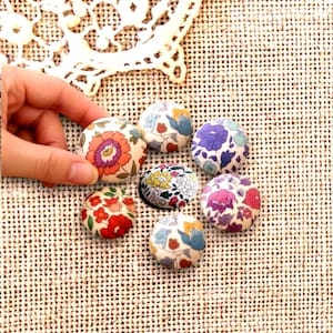 Boutons Liberty D'Anjo Tana Lawn, Lot de 5 ou 2 boutons selon la taille, tailles et coloris au Choix, Mercerie, Couture